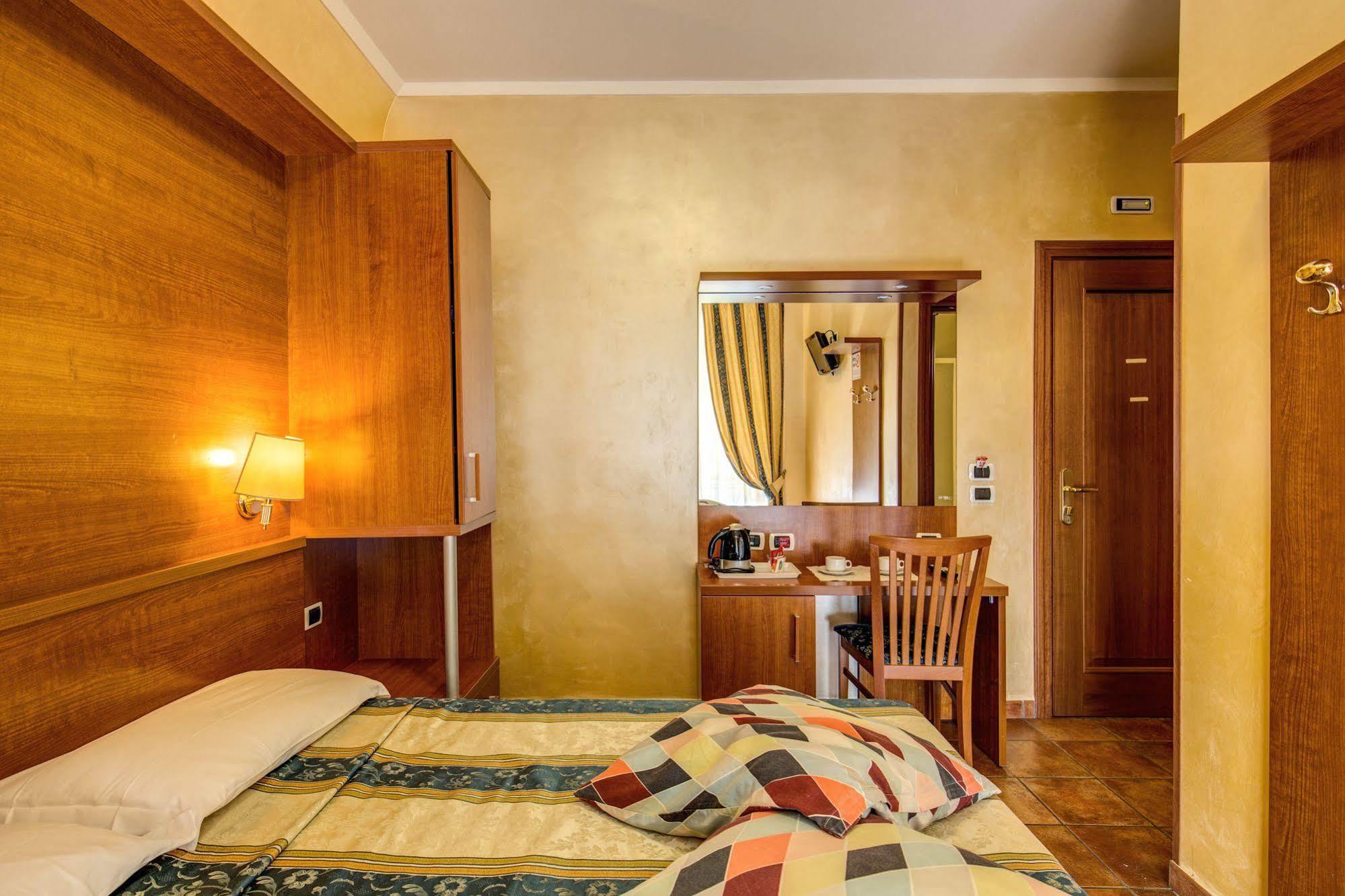 Hotel Maryelen Roma Exterior foto